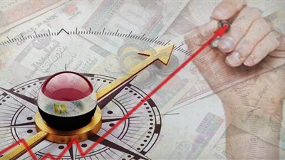 كيف يتعامل الاقتصاد المصري مع أزمات الإقليم؟ خبير مصرفي يجيب