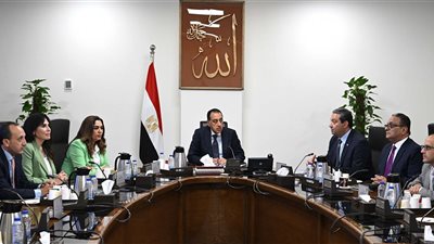 رئيس الوزراء يتابع مشروعات محافظة دمياط من مقر الحكومة بالعلمين