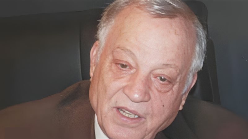 من هو والد الفنان