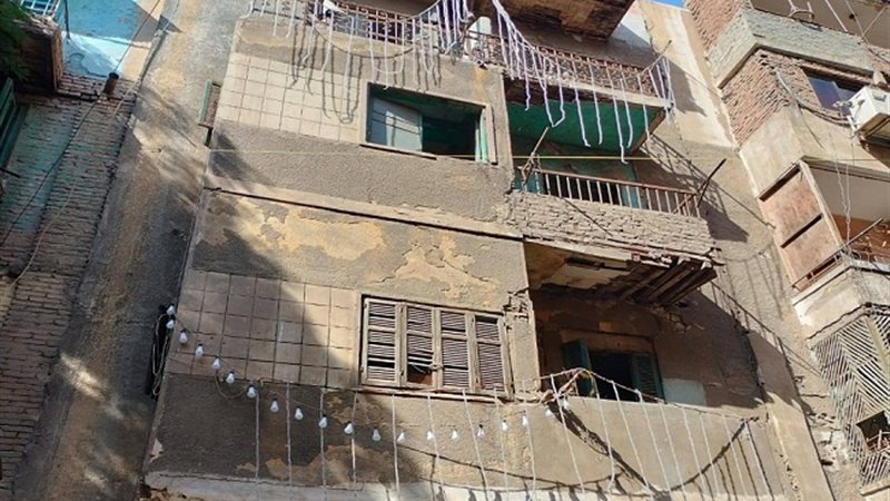 إخلاء 12 عقارا في