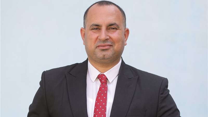 الكاتب الصحفي صديق
