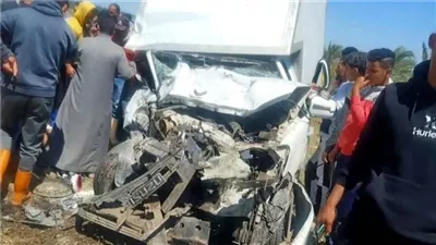 مصرع 5 عمال في حادث تصادم بين ميكروباص وسيارة نقل