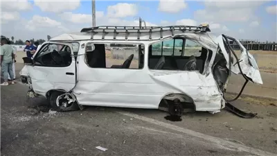 الإطار الأمامي انفجر، مصرع وإصابة 12 شخص في تصادم ميكروباص بحاجز خرساني بجمصة