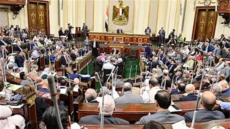 وزير الإسكان يعرض