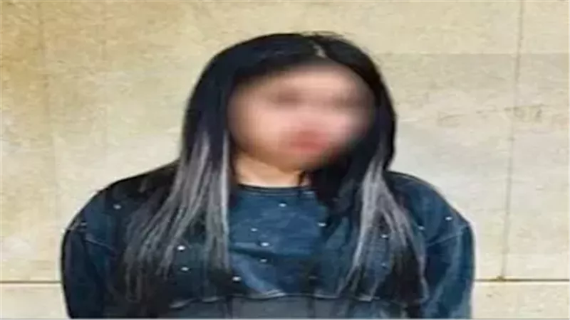نور تفاحة فتاة الساحل