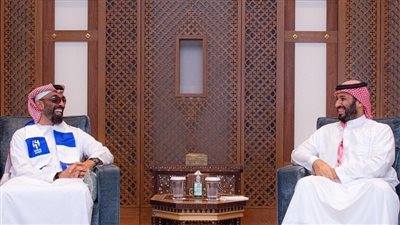 تركي آل الشيخ يعلق على ارتداء بن زايد 