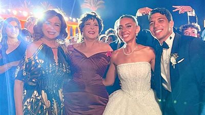 أول رد فعل من الفنانة يسرا على ظهور عادل إمام في فرح حفيده