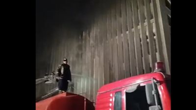 قطع الكهرباء في محيط منطقة حريق سنترال رمسيس (فيديو)