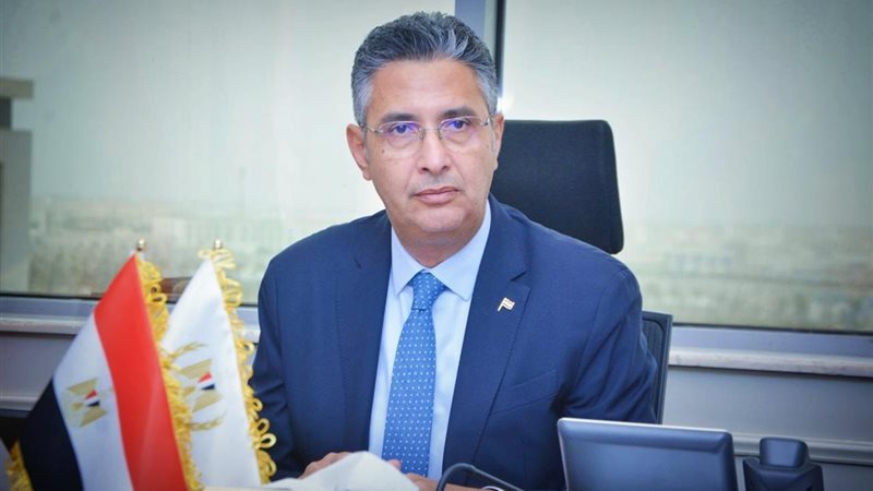 الدكتور شريف فاروق،