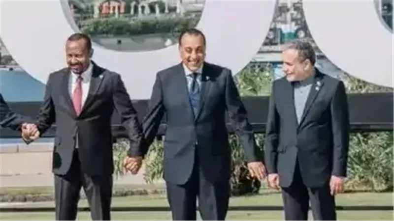 صورة مدبولي مع آبي