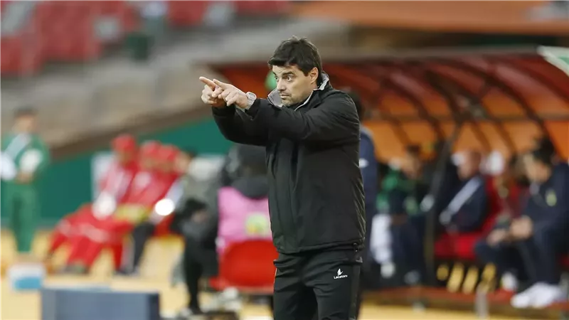 بيدرو جونسالفيس مدرب
