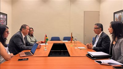 التموين تبحث مع وزير تجارة موريشيوس فرص توريد السلع الأساسية