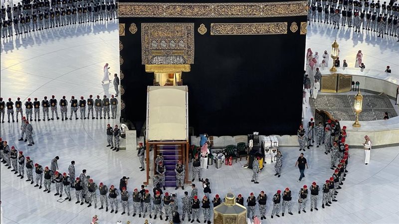 مراسم غسل الكعبة