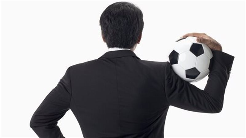 زوج مطربة مشهورة،