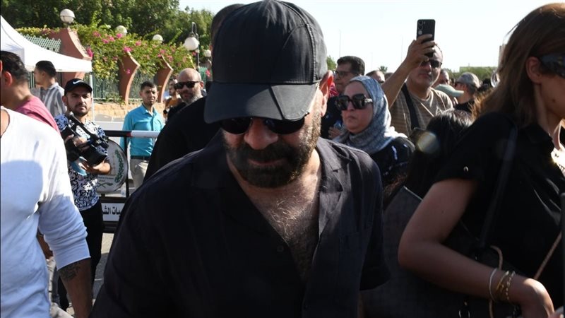 محمد سعد في جنازة