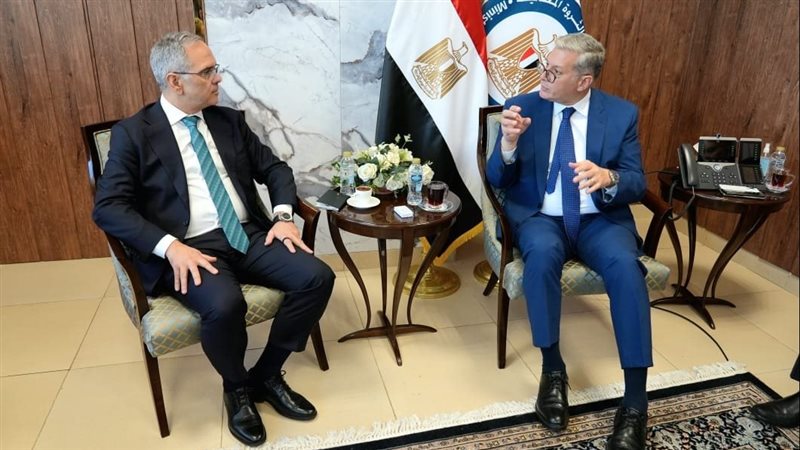 وزير البترول يبحث