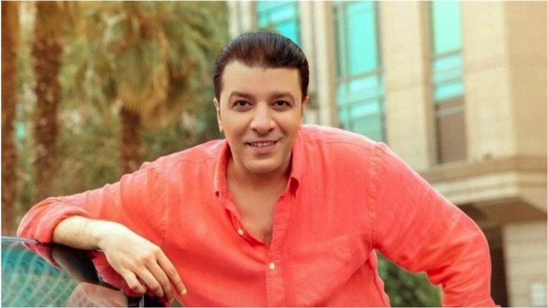 مصطفى كامل يحيي حفلا