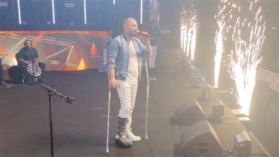 حسام حبيب يتألق في أولى حفلاته بجدة رغم الإصابة: 