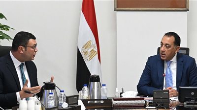 وزير الإسكان يستعرض ملف تقتين الأوضاع بالأراضي المضافة لعدد من المدن الجديدة