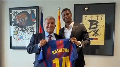 إعارة لموسم واحد وتخفيض راتبه 15%.. تفاصيل تعاقد برشلونة مع راشفورد 