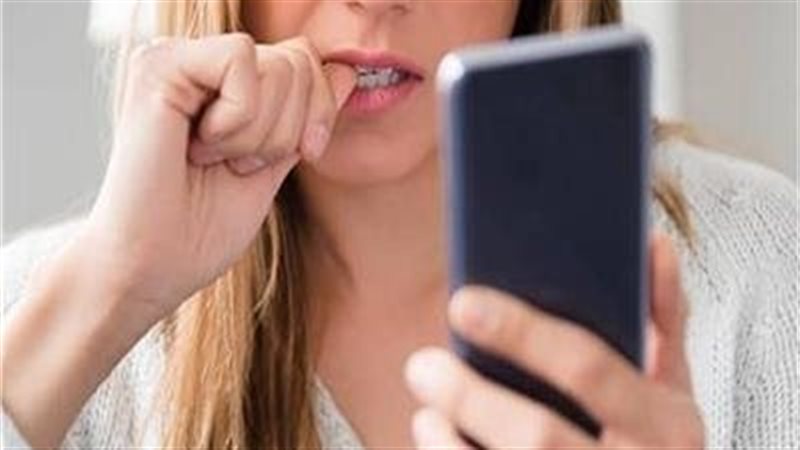 مكالمة مؤثرة لفتاة