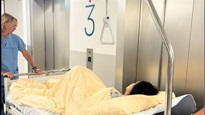 أنغام تشارك صورتها من داخل أحد المستشفيات بألمانيا 