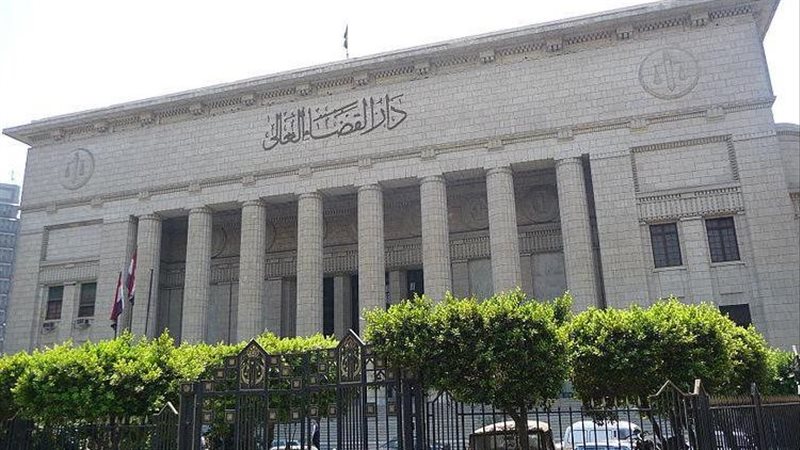 محاكمة عاطل بتهمة