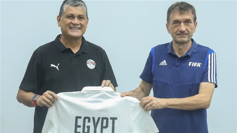أوسكار رويز بمعسكر