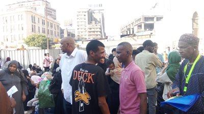 بث مباشر، بدء توافد الجالية السودانية على محطة رمسيس لمغادرة مصر 