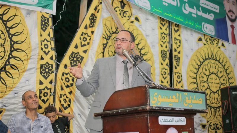 الكاتب الصحفي صديق