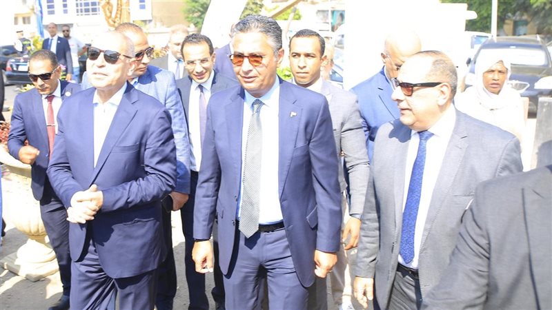 وزير التموين يفتتح