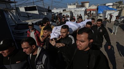 3 شهداء وجرحى في قصف إسرائيلي على منزل بمخيم المغازي وسط غزة