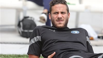 بعد القبض عليه بمطار القاهرة، رمضان صبحي مسلسل من الأزمات لا ينتهي   