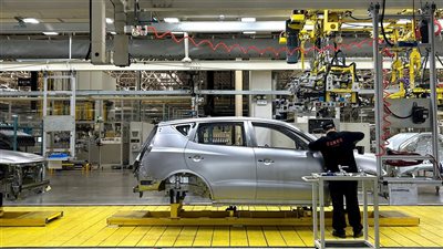 الحكومة تقر حوافز أمام الاستثمار الأجنبي لتشجيع توطين صناعة السيارات الكهربائية 