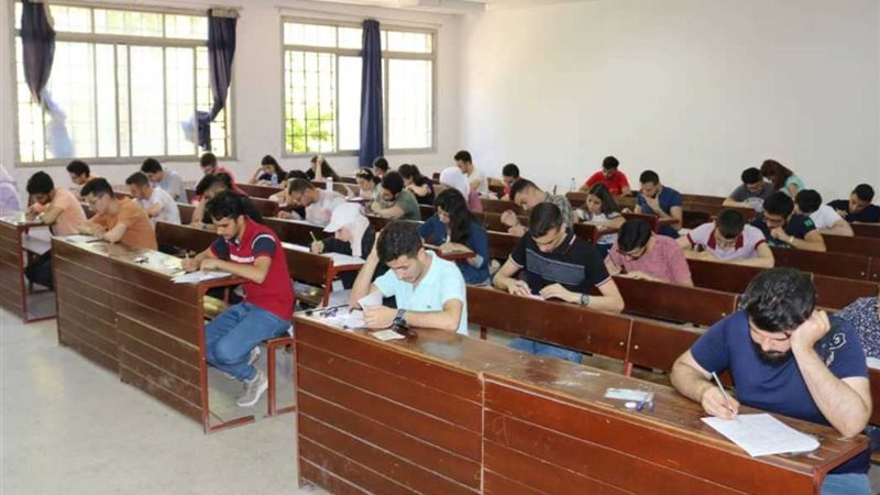 الكليات والمعاهد