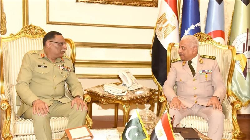 وزير الدفاع يلتقي