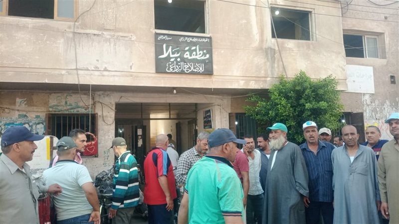 معتصمون مركز الإصلاح