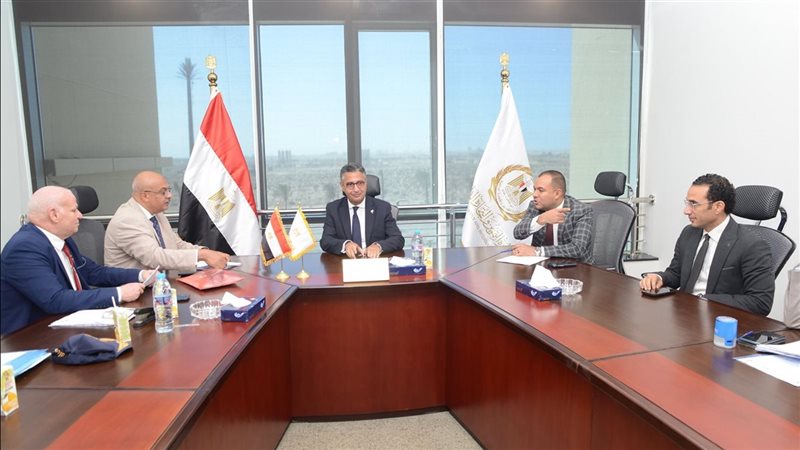 اجتماع وزير التموين