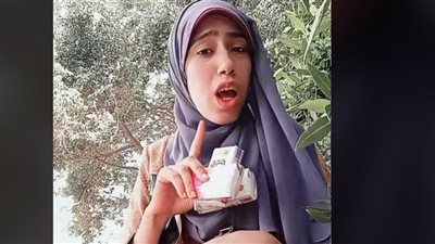 من هي علياء قمرون، القصة الكاملة لبائعة المناديل التي تتصدر الترند 