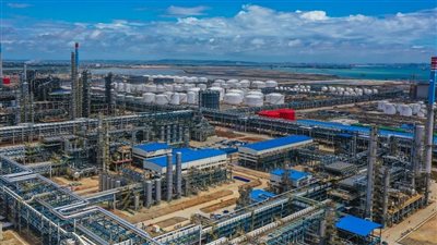 بتكلفة مليار دولار، مشروع بتروكيماويات جديد يدخل حيز التنفيذ بدعم صيني