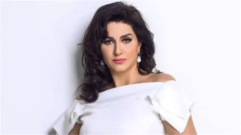 وفاء عامر وتجارة