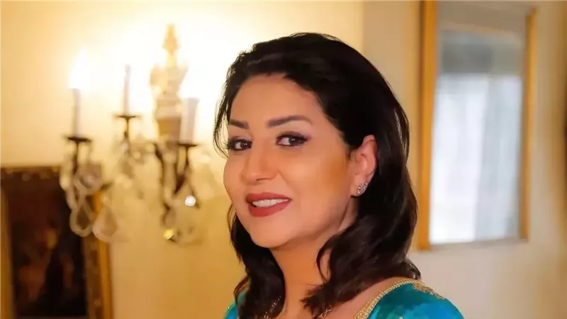 الفنانة وفاء عامر