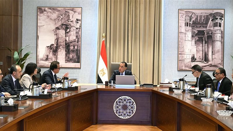 رئيس الوزراء يتابع