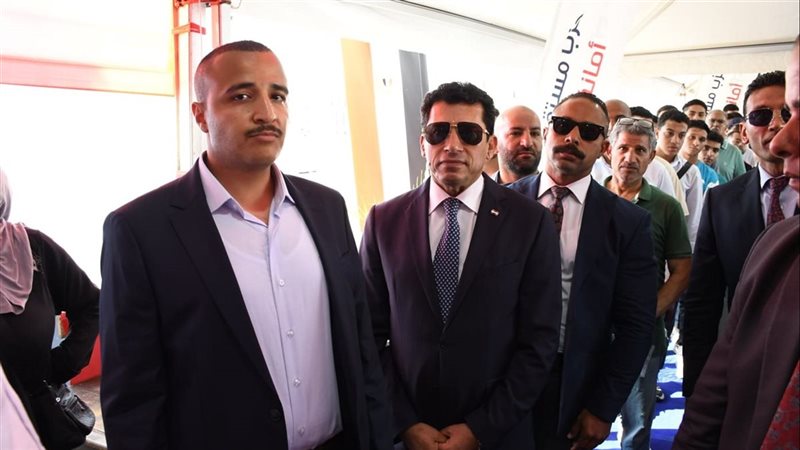 وزير الشباب والرياضة