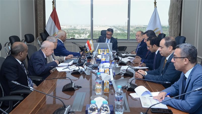 مناقشة سبل تعزيز