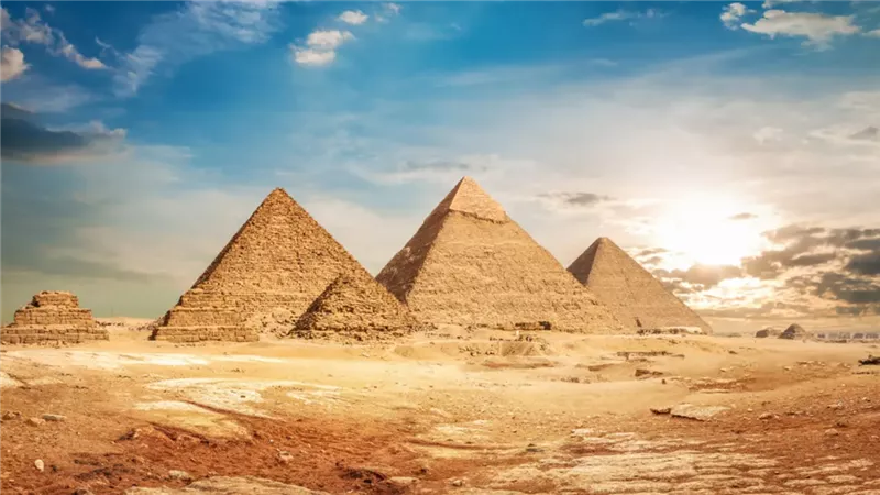 الاهرامات بنيت بآلية