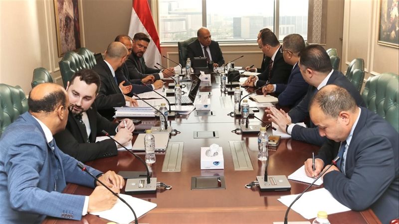وزير الكهرباء يبحث