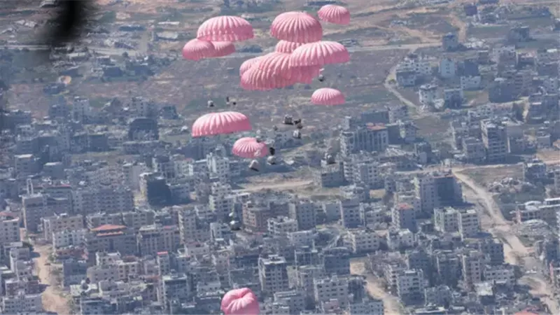 إسقاط المساعدات في