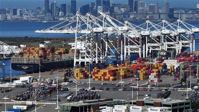 خبير اقتصادي يضع روشتة لحل أزمة الاقتصاد العالمي