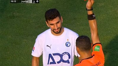 في شوط أول سلبي دجلة يفرض سيطرته ويفشل في استغلال النقص العددي لبيراميدز 